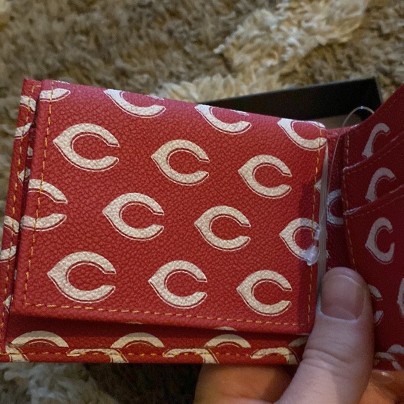Men’s Leather Dooney & Burke Cincinnati Reds Wallet and Laces Bundle - Picture 3 of 10